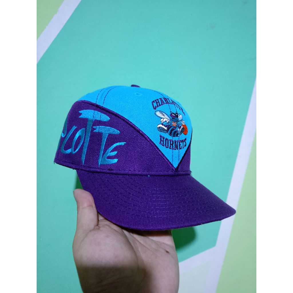 Topi Snapback V Cut Hornets Charlotte