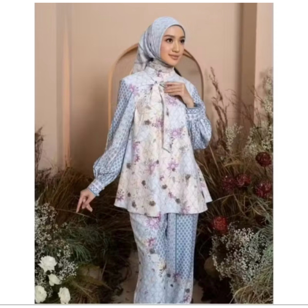 Preloved set Mariri blouse and pants size S wearing klamby