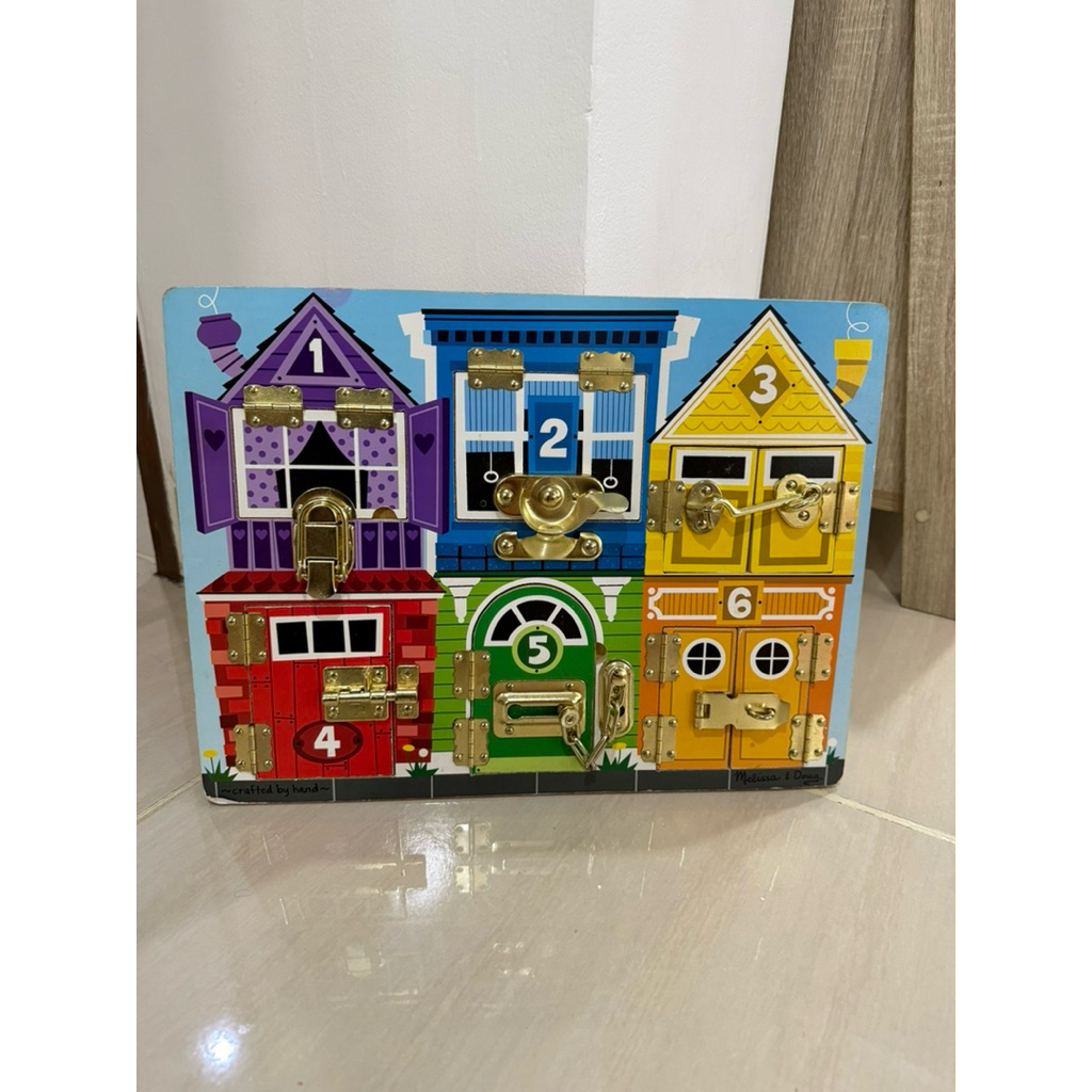 Preloved Melissa and Doug Latches Board Ori Kondisi Mulus, Mainan Anak Usia 3+