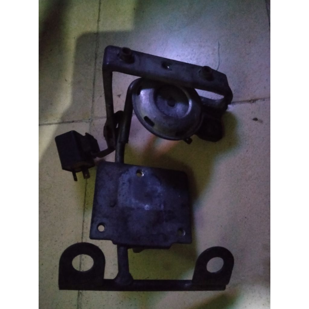 breket dudukan tameng depan skydrive