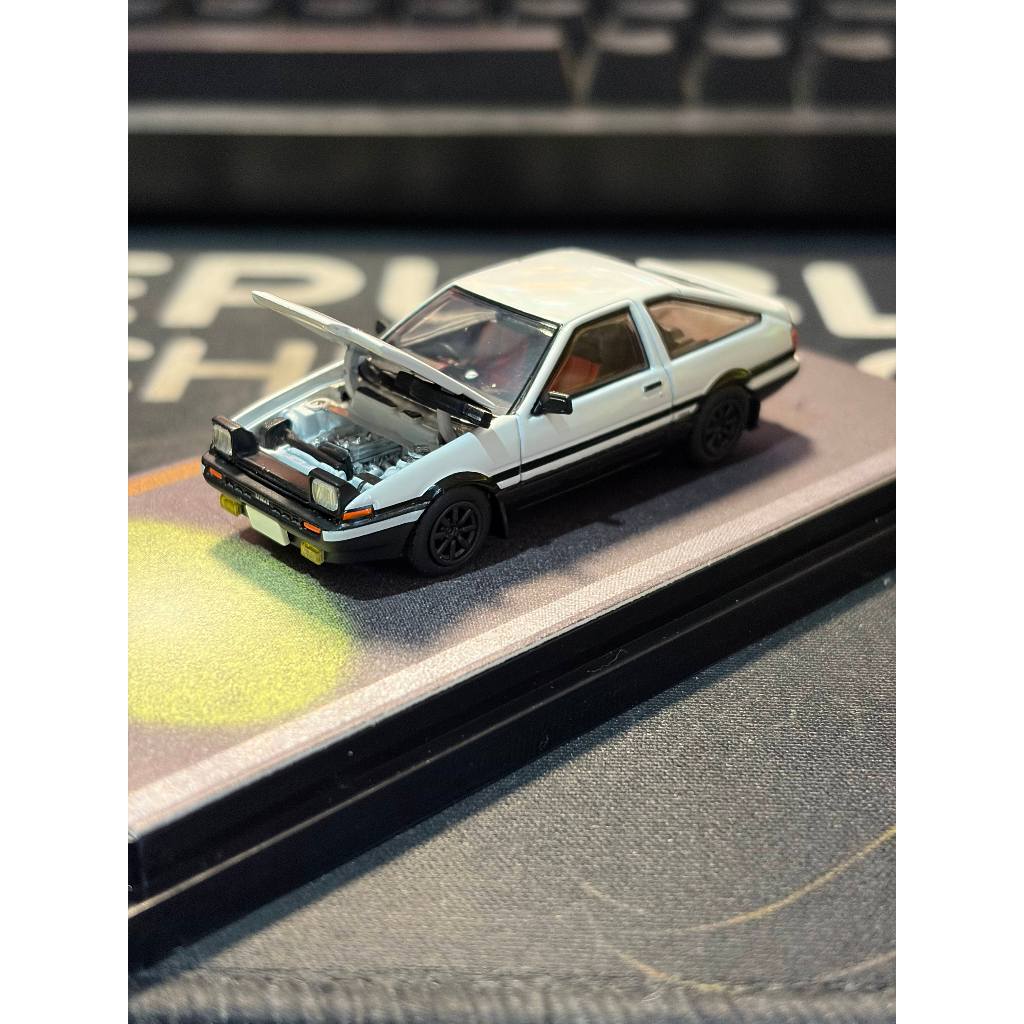 Hobby Japan 1/64 initial D toyota AE86