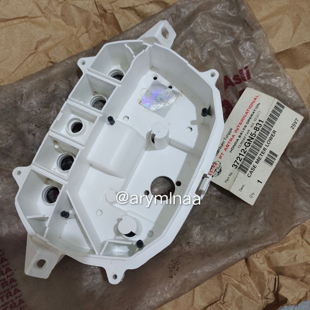 RUMAH SPEEDOMETER CASE METER LOWER HONDA GRAND 37212-GN5-831 ORIGINAL AHM ASTRA NOS