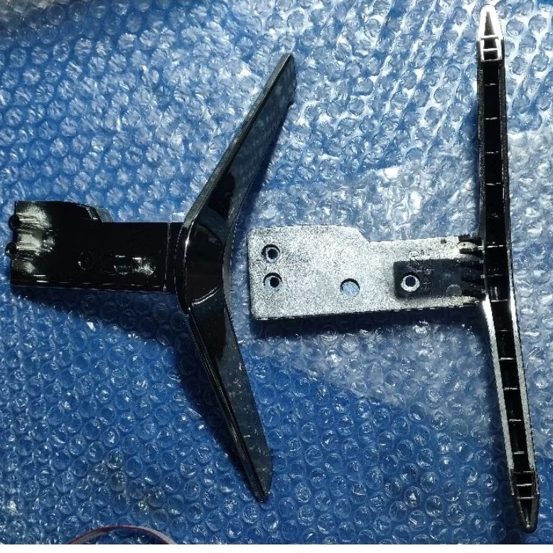 KAKI TV DUDUKAN TV POLYTRON 43BUG5058