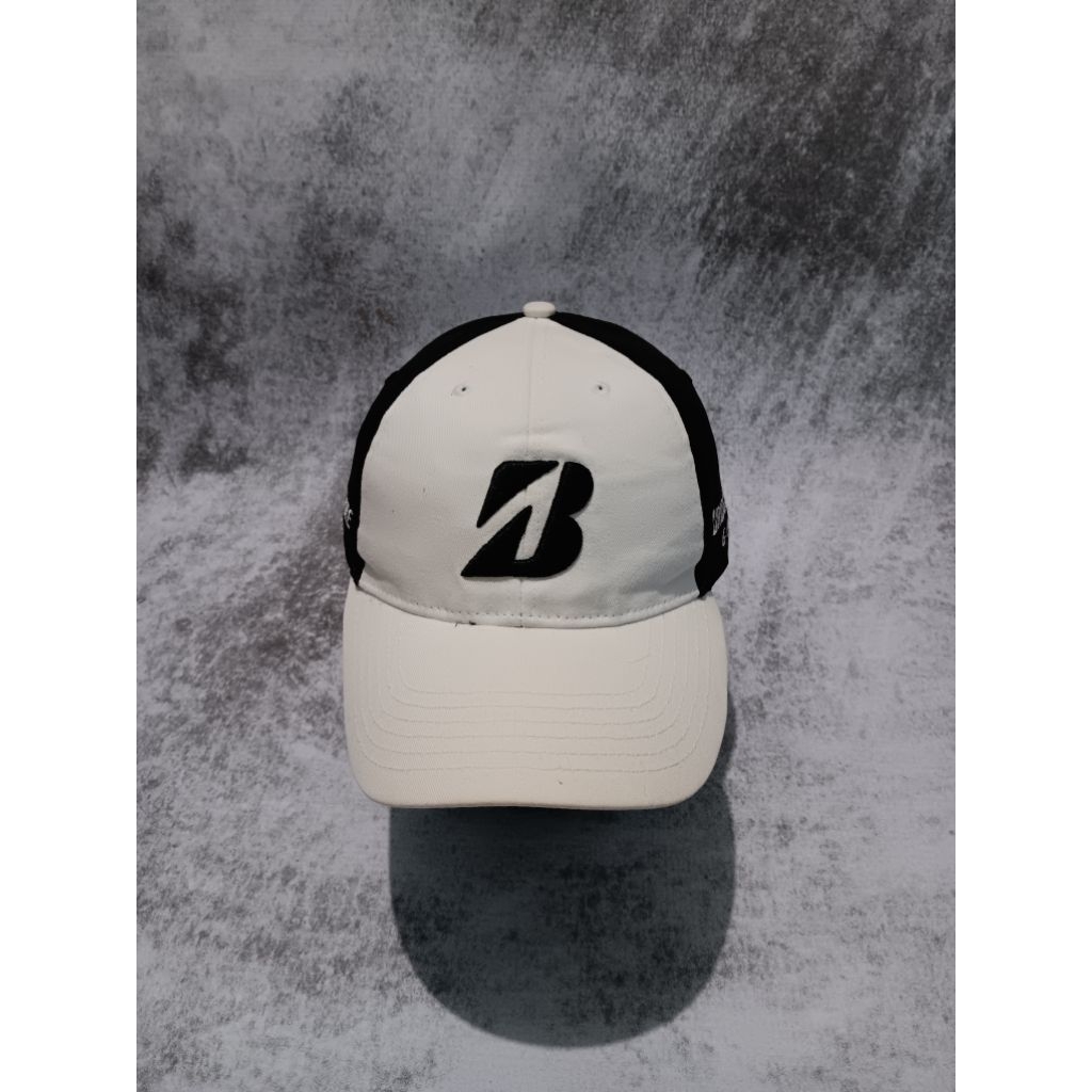 Topi golf Bridgestone B330