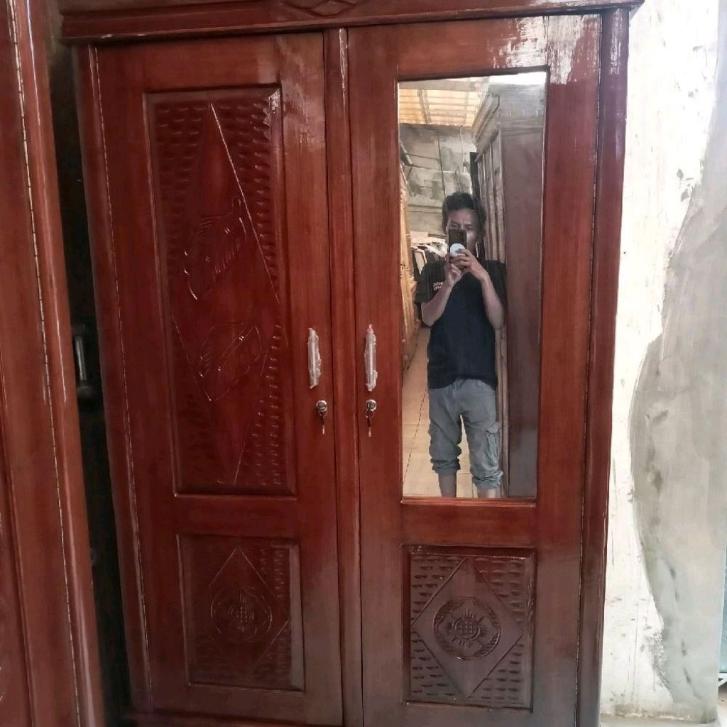 Lemari pintu2 kaca kayu jati