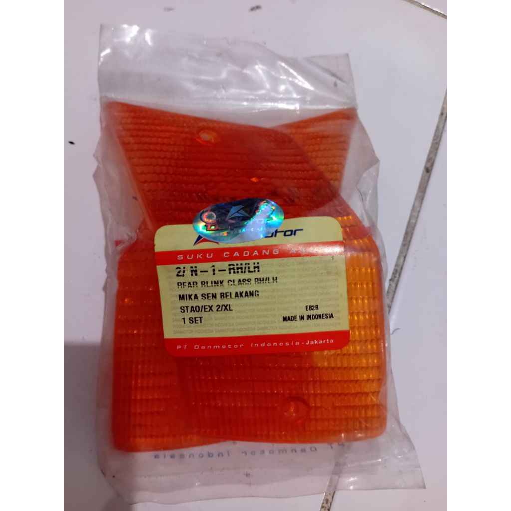 mika sein belakang vespa px original