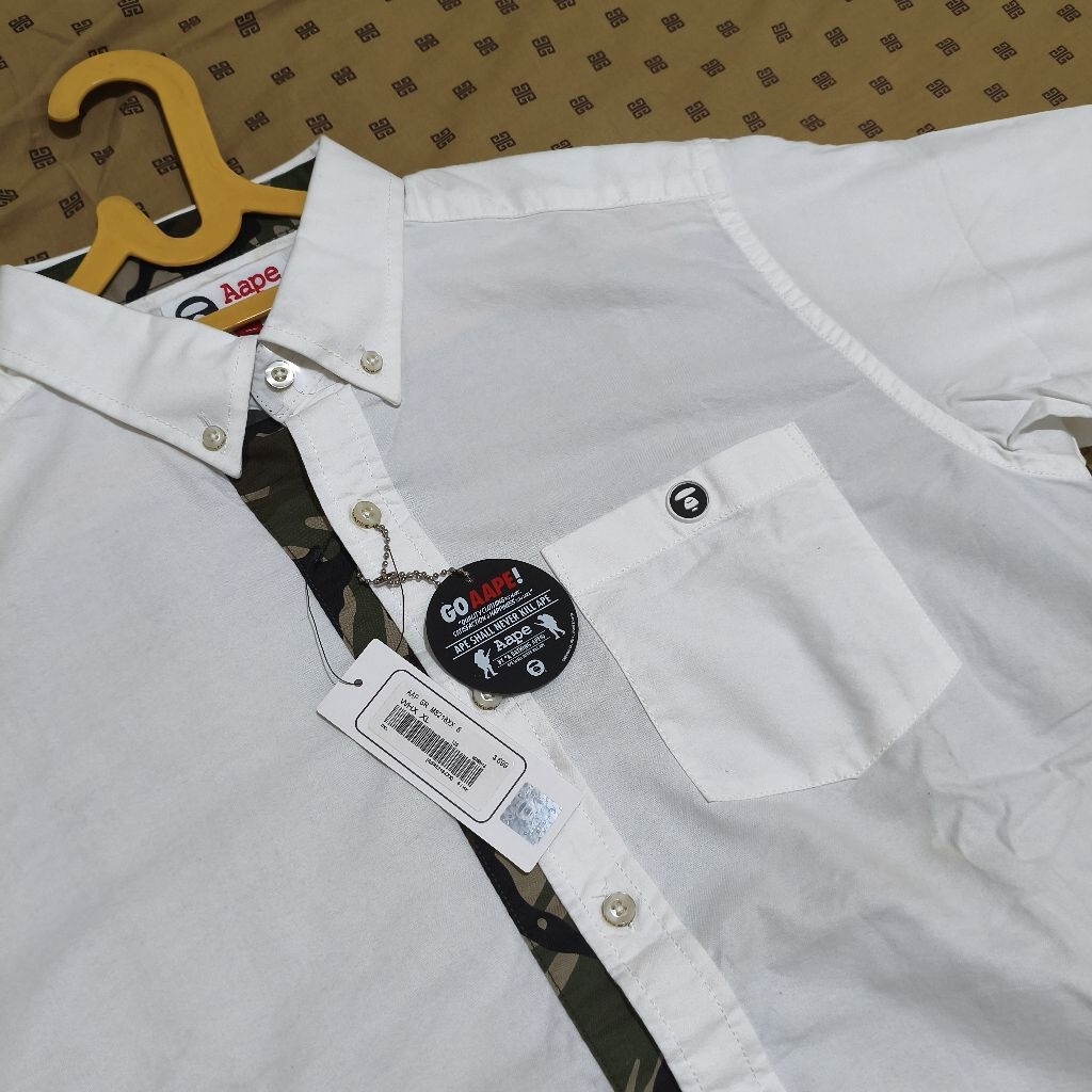 AAPE by A Bathing Ape White Short-Sleeve Shirt  XL / Kemeja Lengan Pendek BAPE