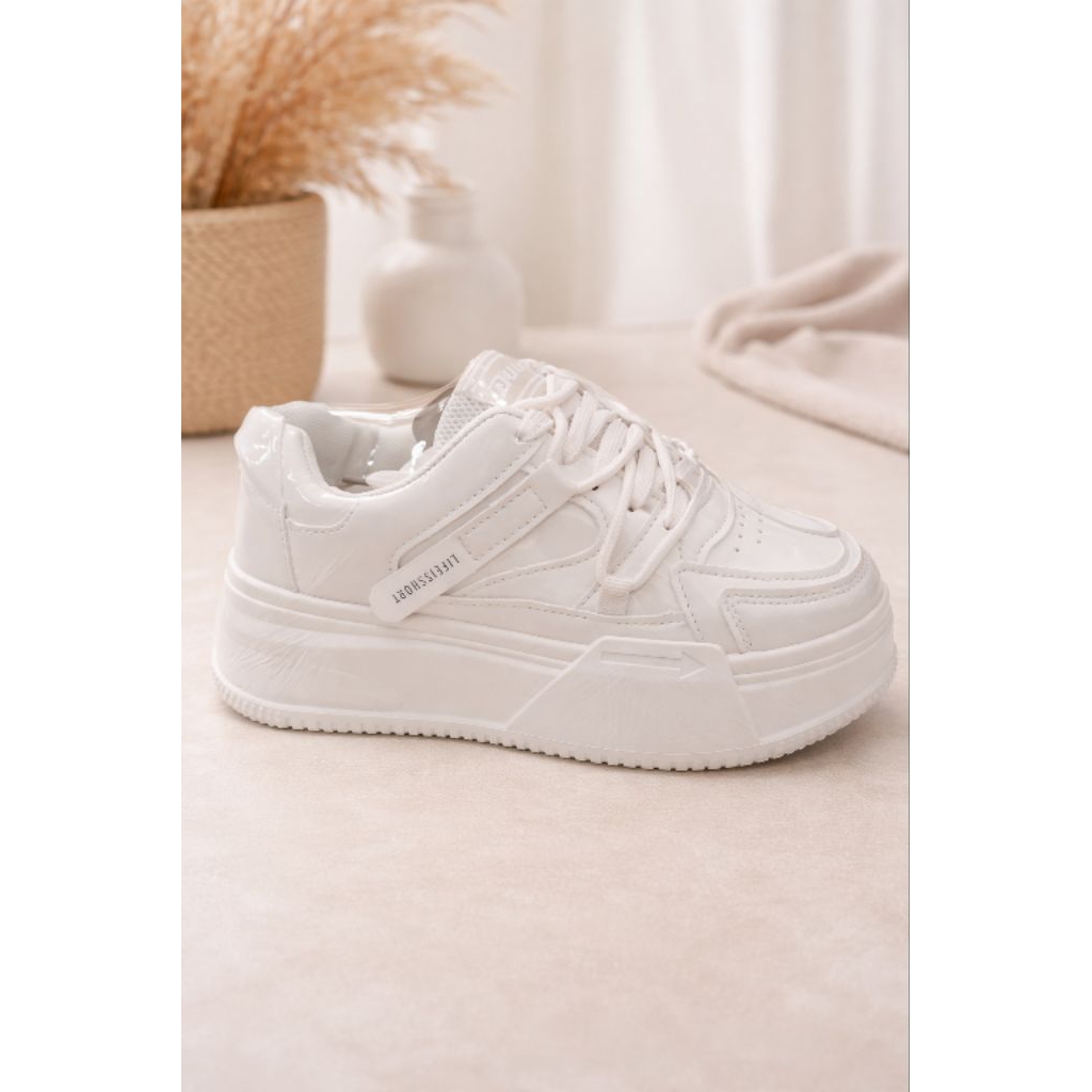 Sepatu Sneakers duff Adena Putih