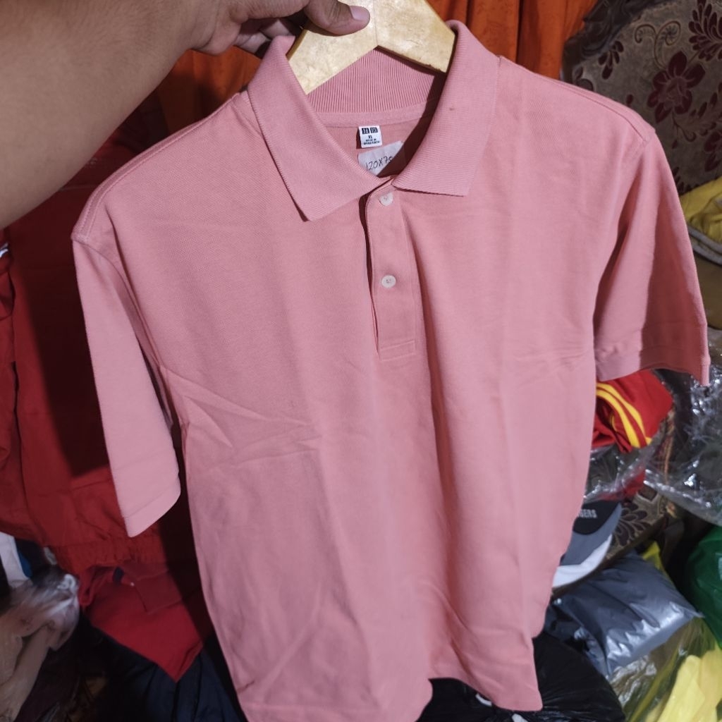 kaos kerah uniqlo