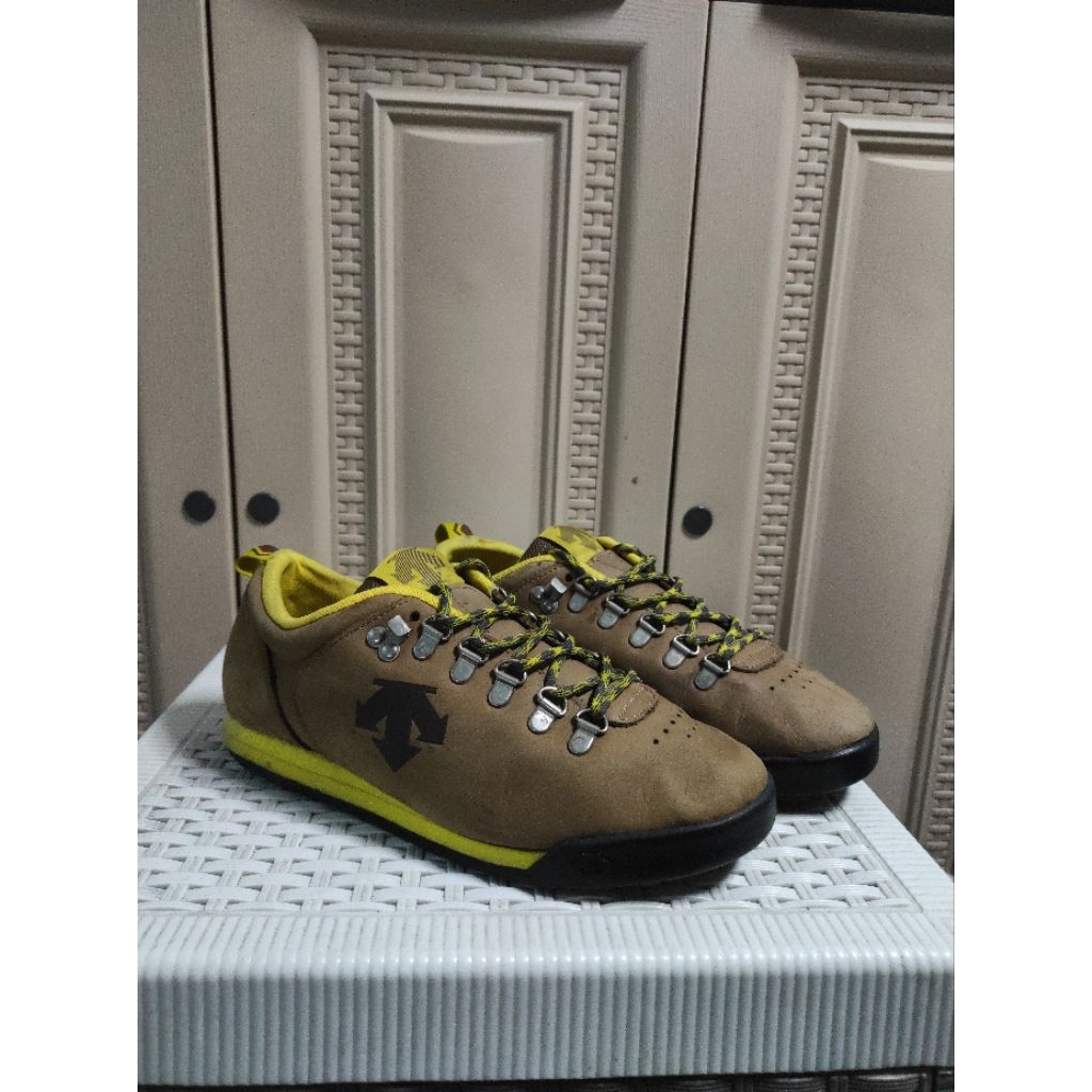 Sepatu sneaker kulit vintage second original