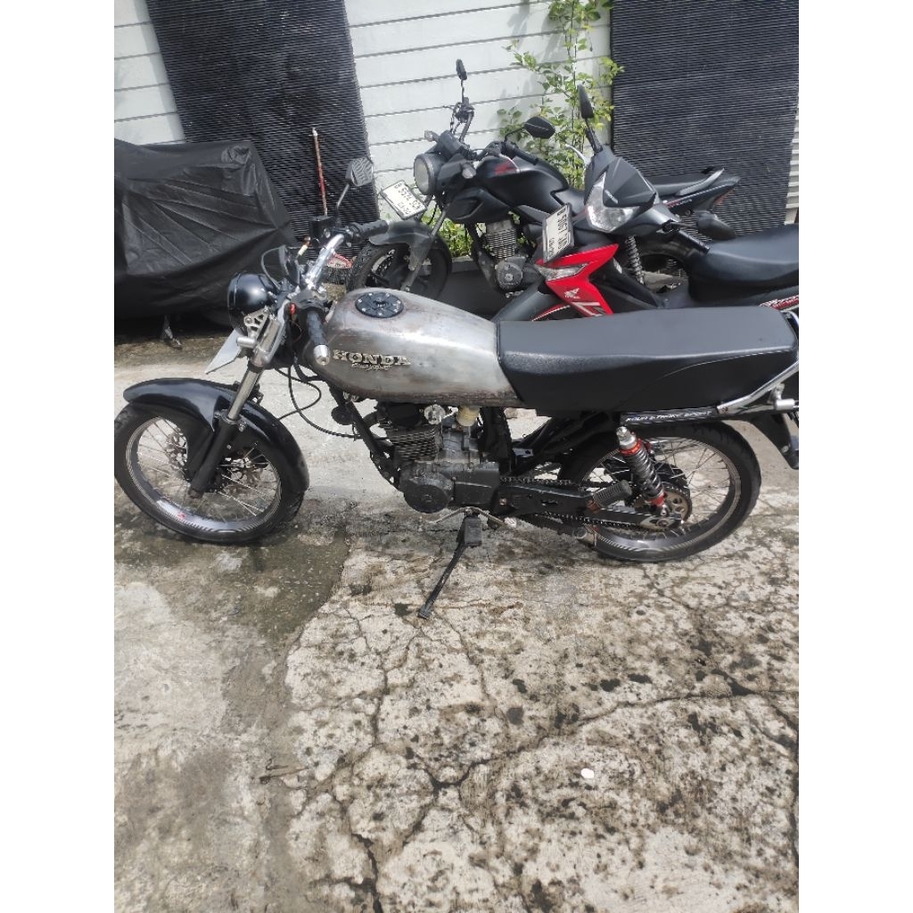 Tangki Motor GL Pro/Max Ori dengan Nat Lurus dan Kran Besar Tutup Ninja