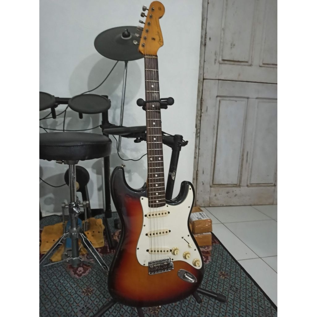 Gitar fender stratocaster japan