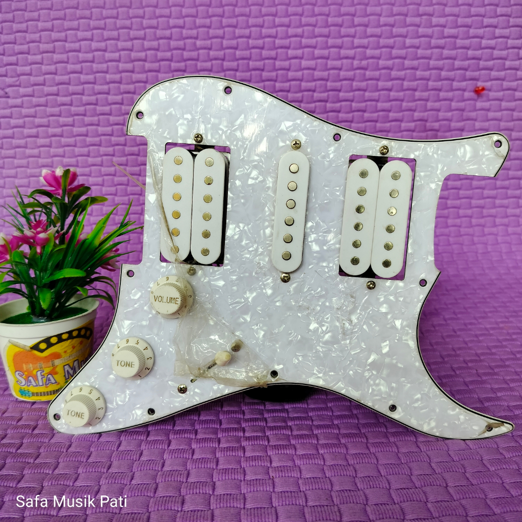 Pickguard Ibanez HSH, Kondisi Baru, Normal, No Minus