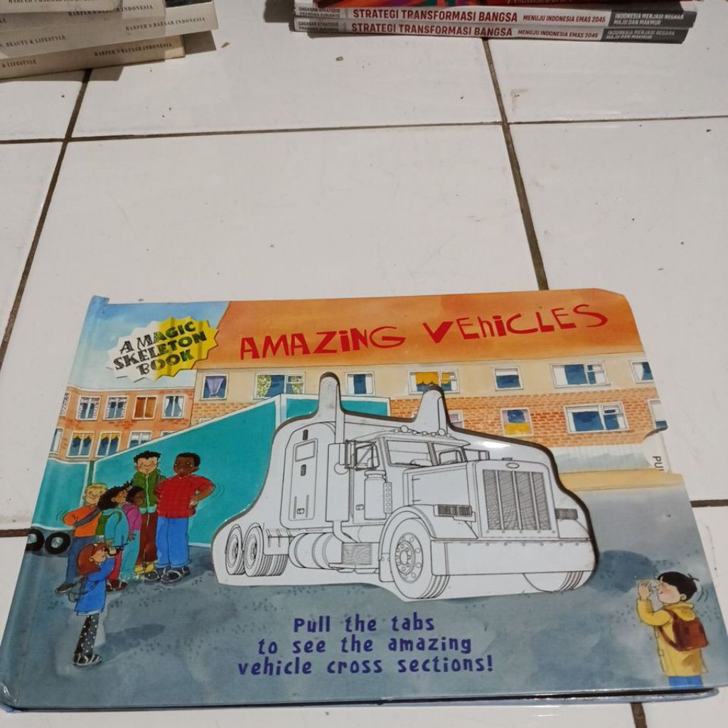 Buku edukasi A magic skeleton book amazing vehicles