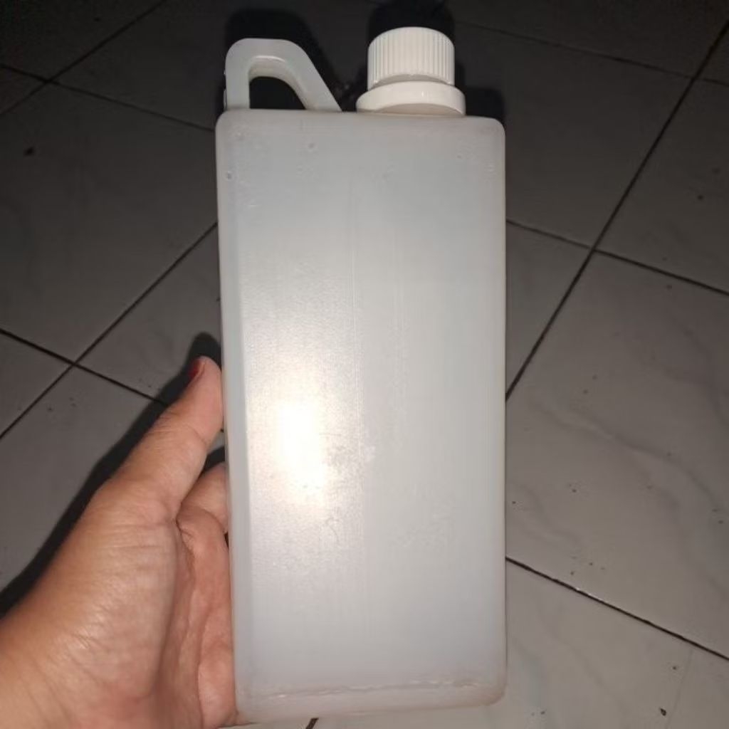 Jerigen 1 Liter Bekas Termurah - Bahan Tebal, Tidak Bocor, Kapasitas Besar