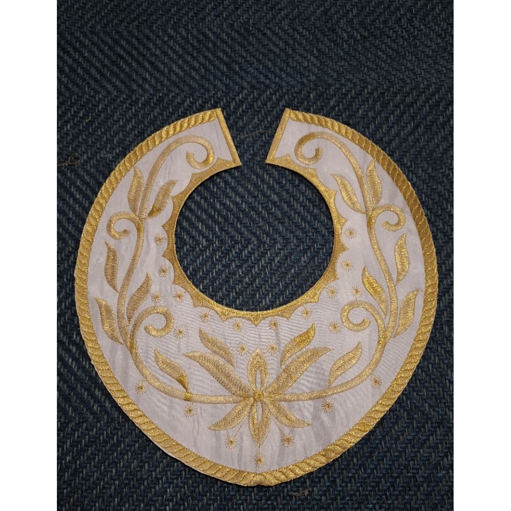 Renda bordir lingkar leher