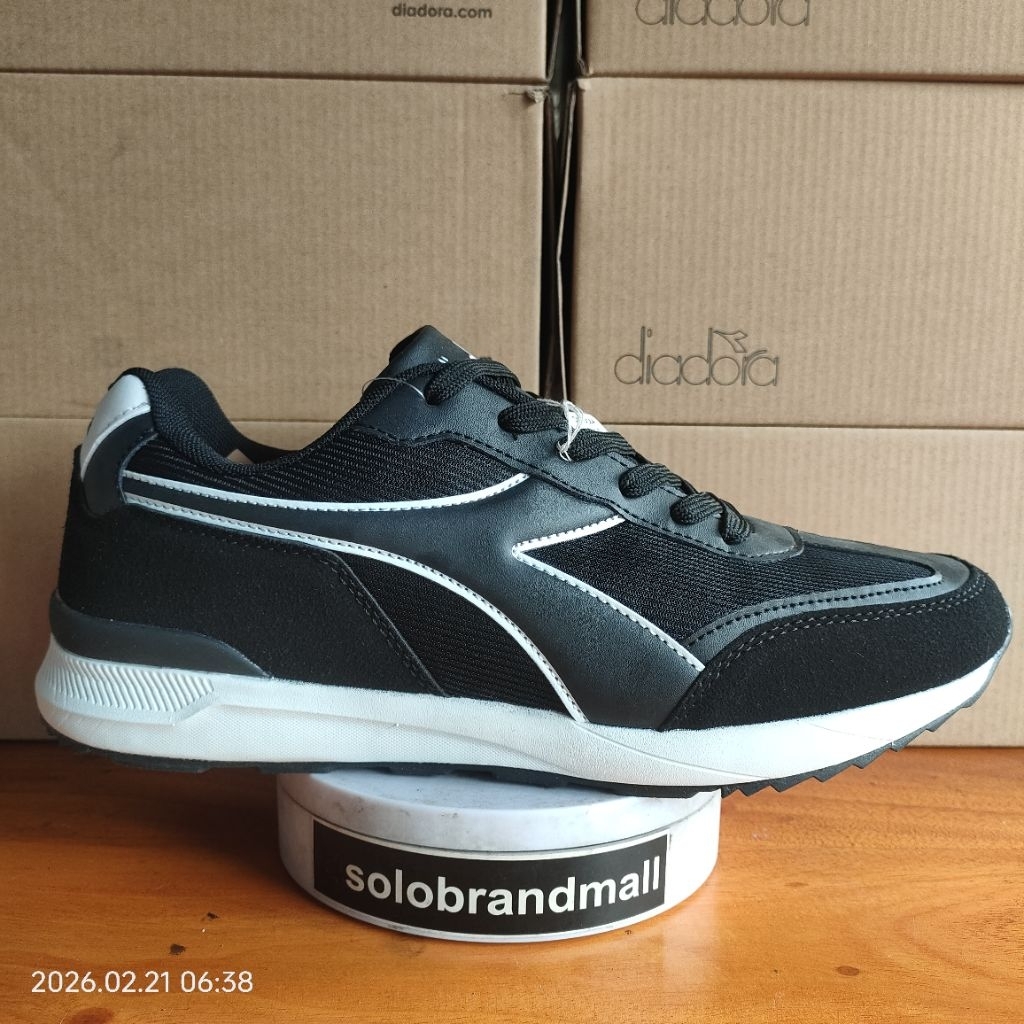 SEPATU DIADORA NAVIS (M) BLACK / DIACA250610B