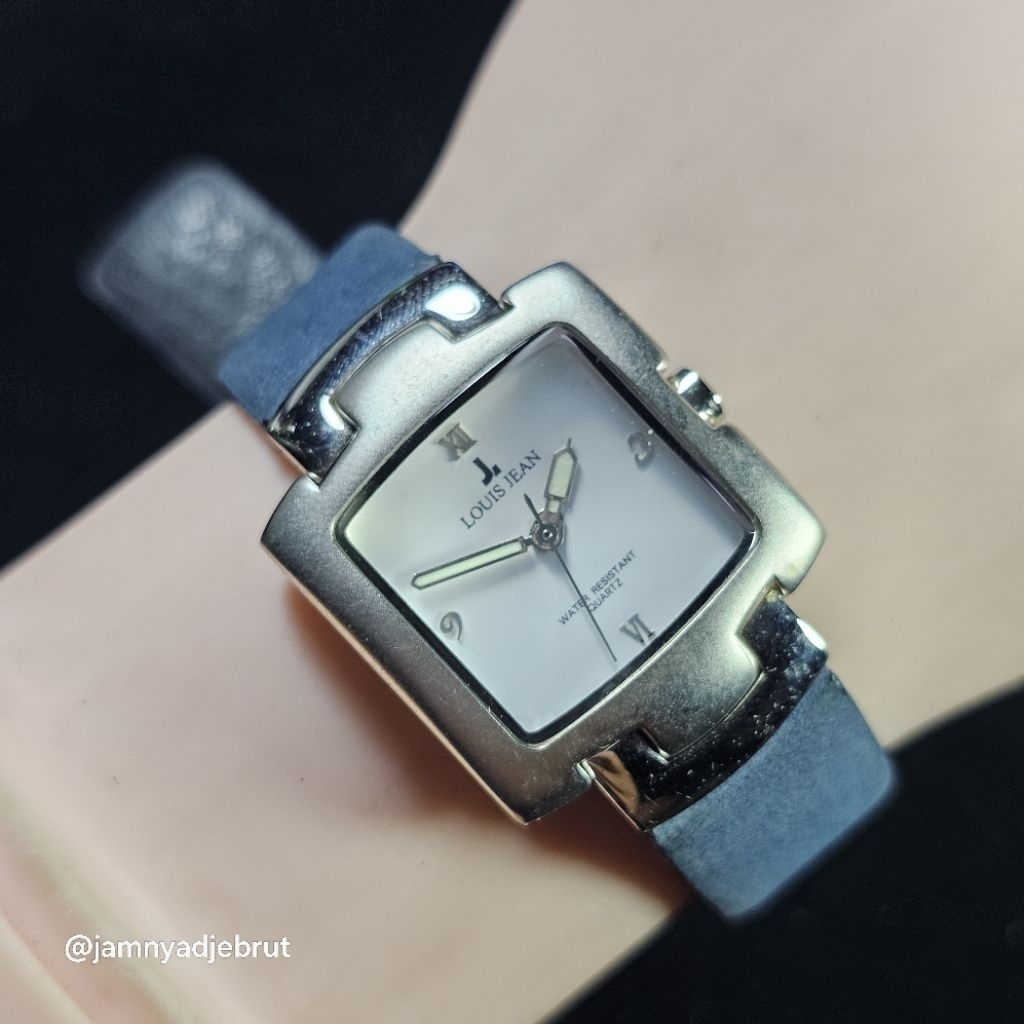 Jam Square Louis Jean Grey White Ladies Bekas