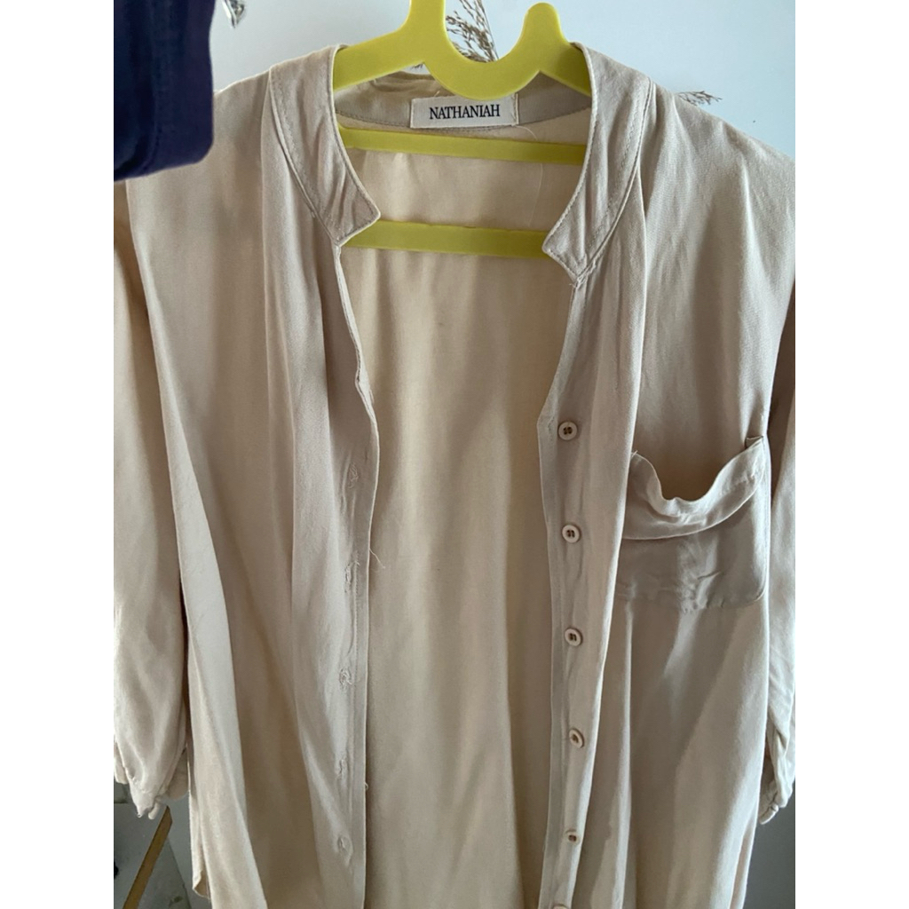 Preloved Outer Kemeja Beige Nathaniah – Soft Casual Layering