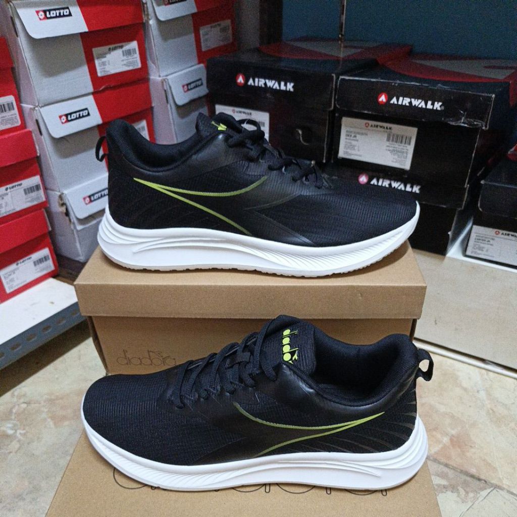 Sepatu Olahraga Diadora Michael Black Original Resmi sport station