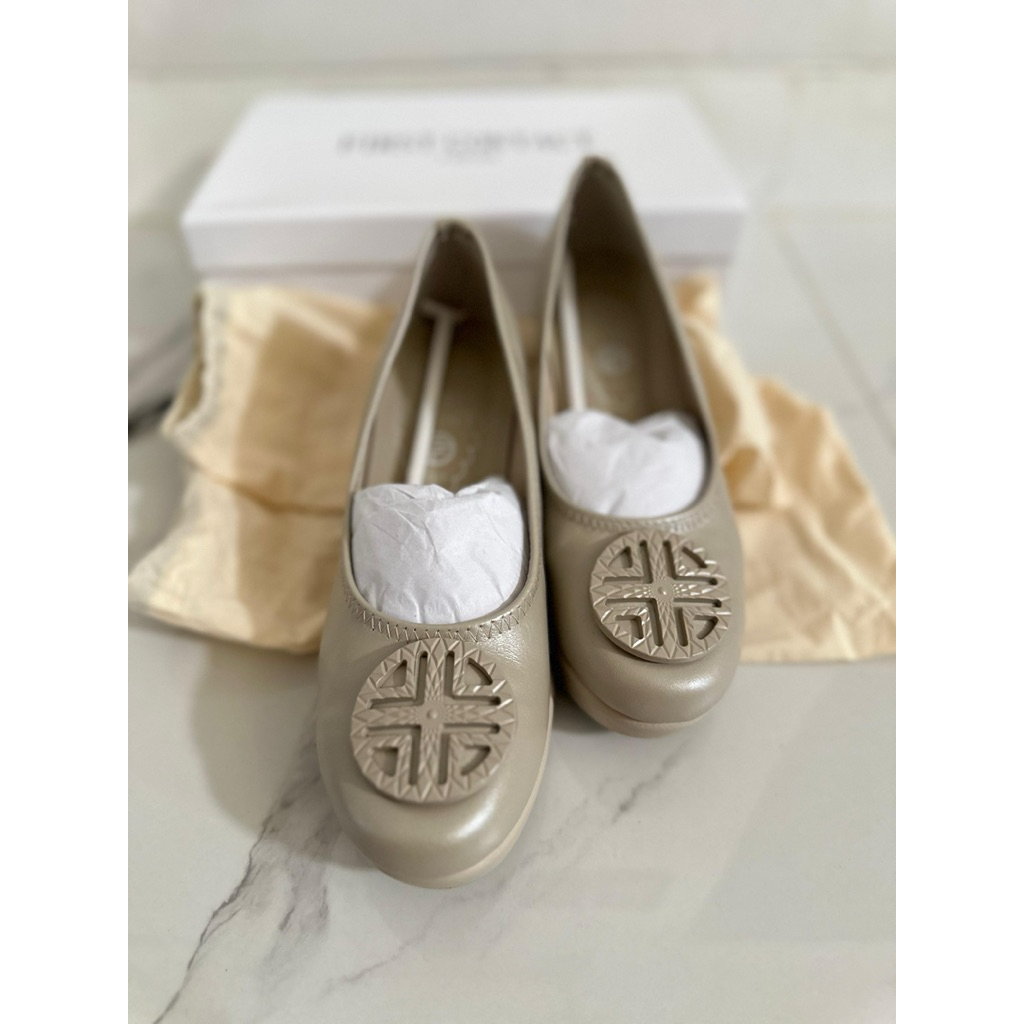 Sepatu Kulit Wanita FIRST CONTACT