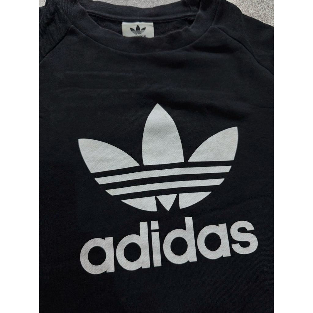 crewneck adidas trefoil
