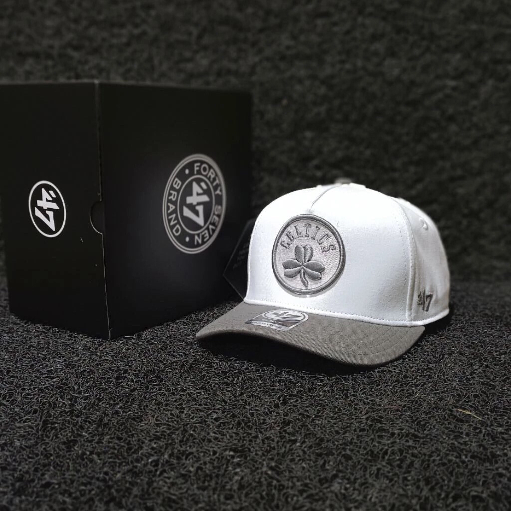 Topi Premium Celtics Abu Putih Visor Abu Unisex Original dengan Desain Logo Celtics dan Visor Abu-ab