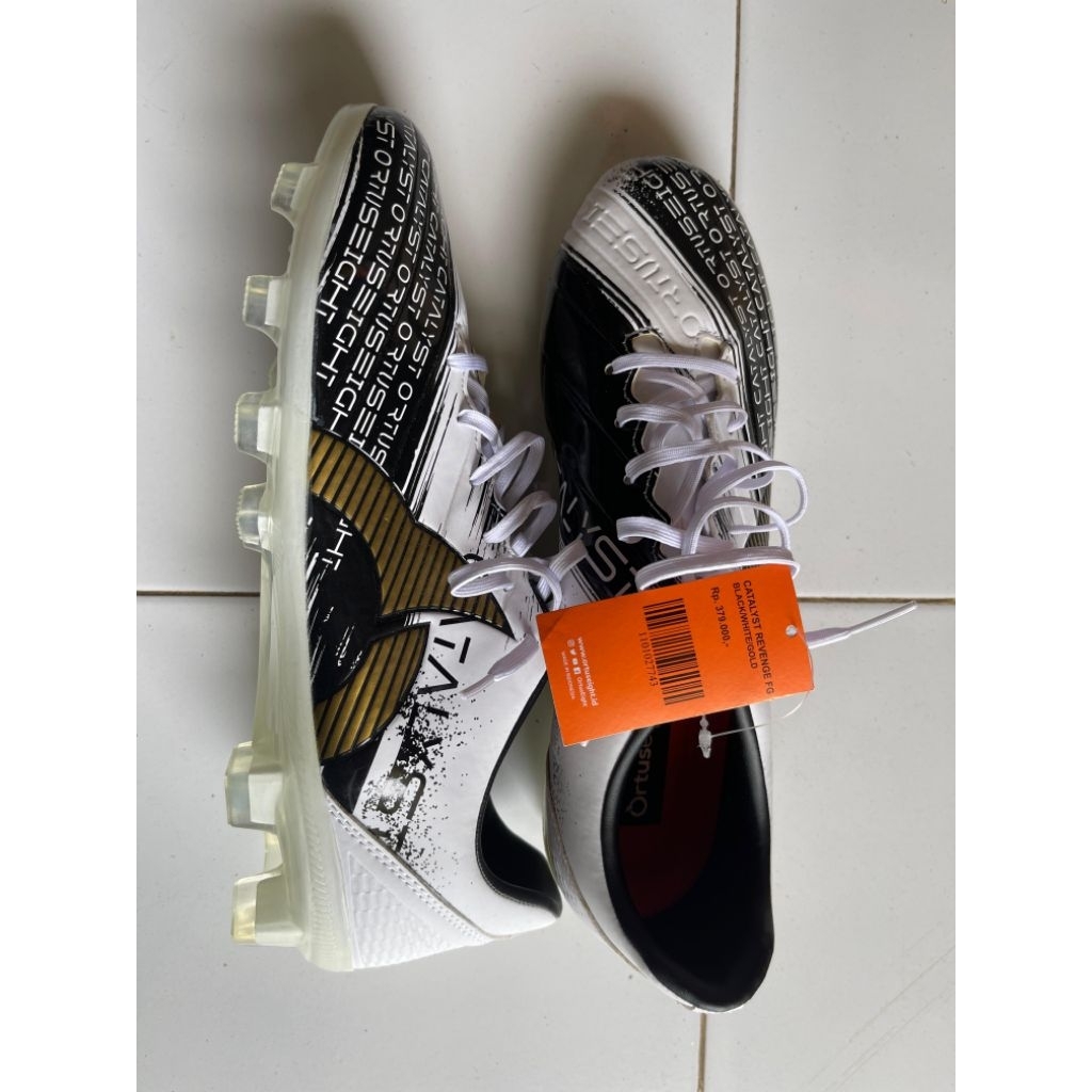 Sepatu Bola Ortus size 43