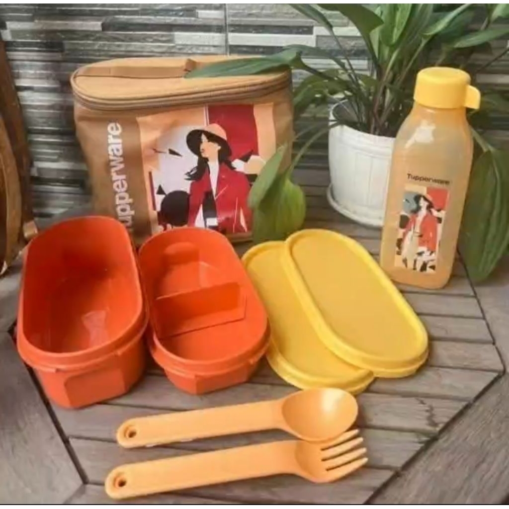 Set bekal makan Tupperware