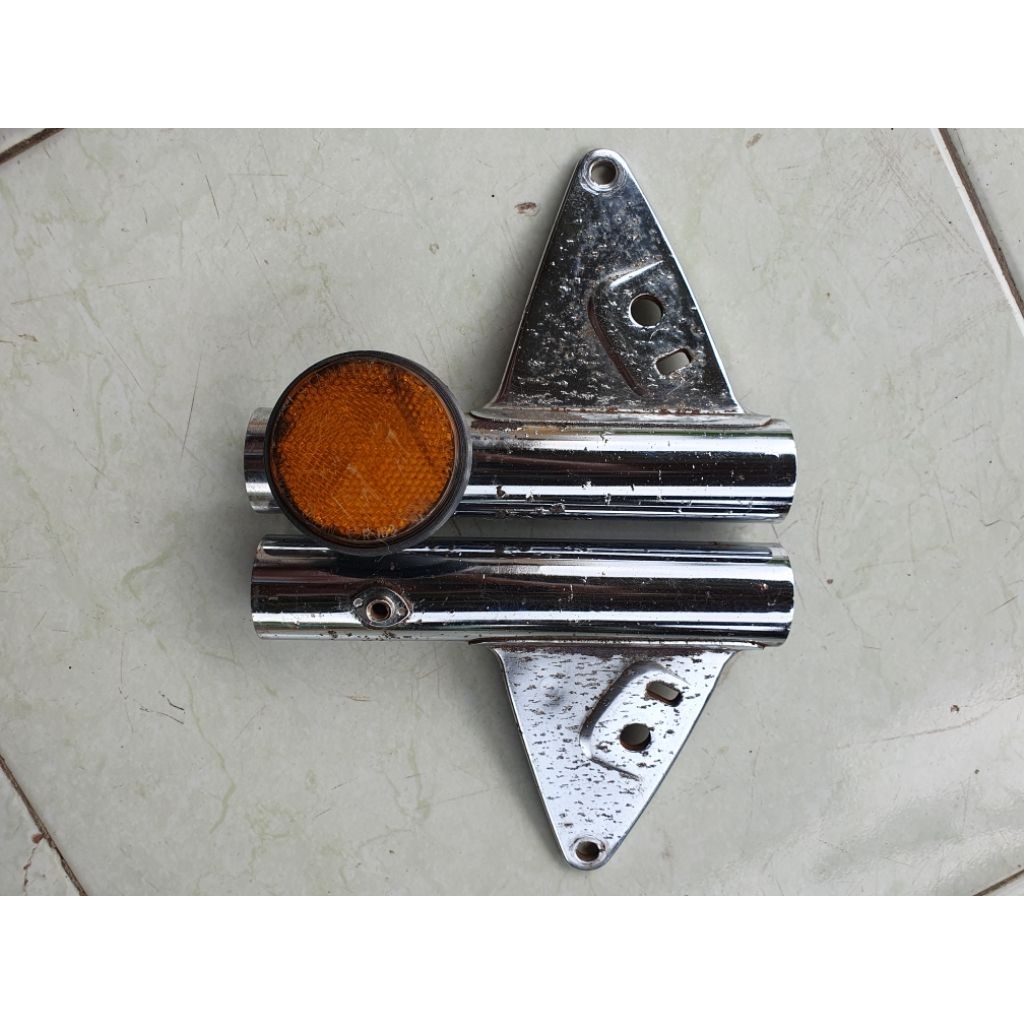Pangkon / Kupingan Lampu GL 100 GL 125 Ori