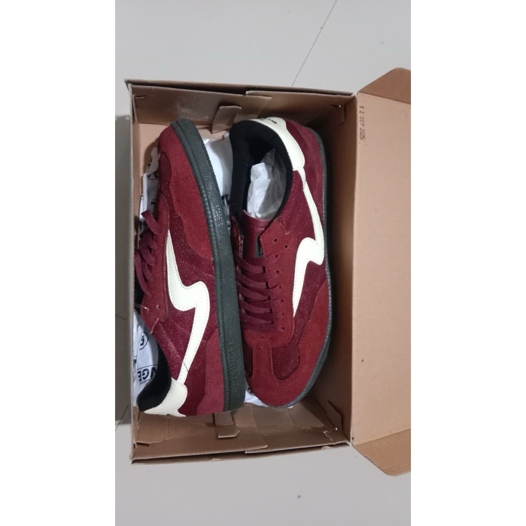 sepatu rongsokan merah maroob