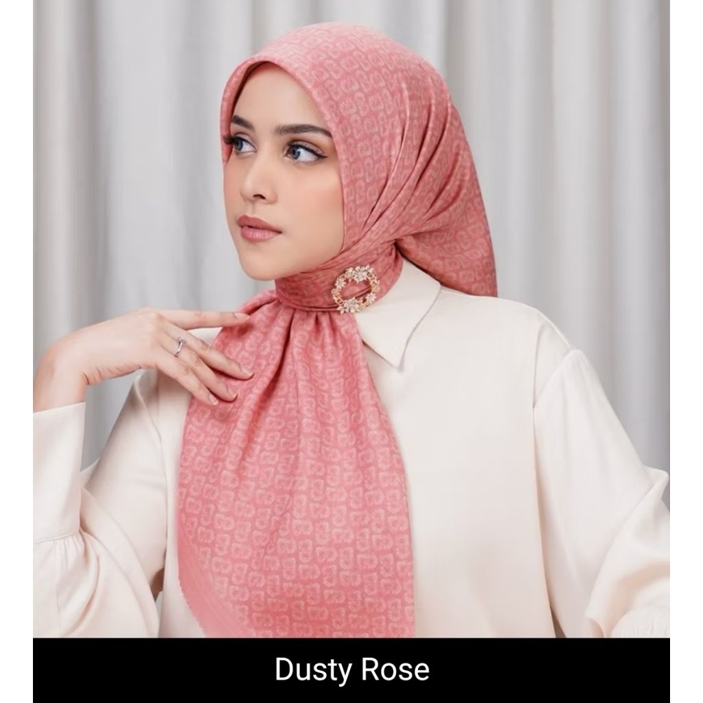 Buttonscarve Tapis Square Dusty rose preloved vvgc