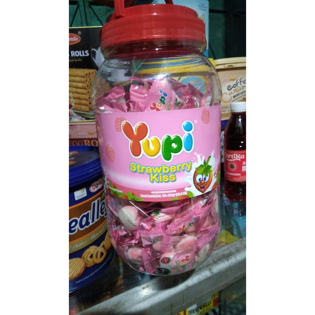 PERMEN YUPI STRAWBERRY KISS JAR 300GR 1 TOPLES/YUPI TOPLES / Yupi Toples