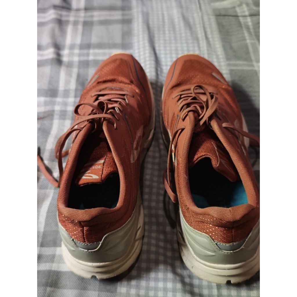 Sepatu ThrillRun Yuza Evo preloved