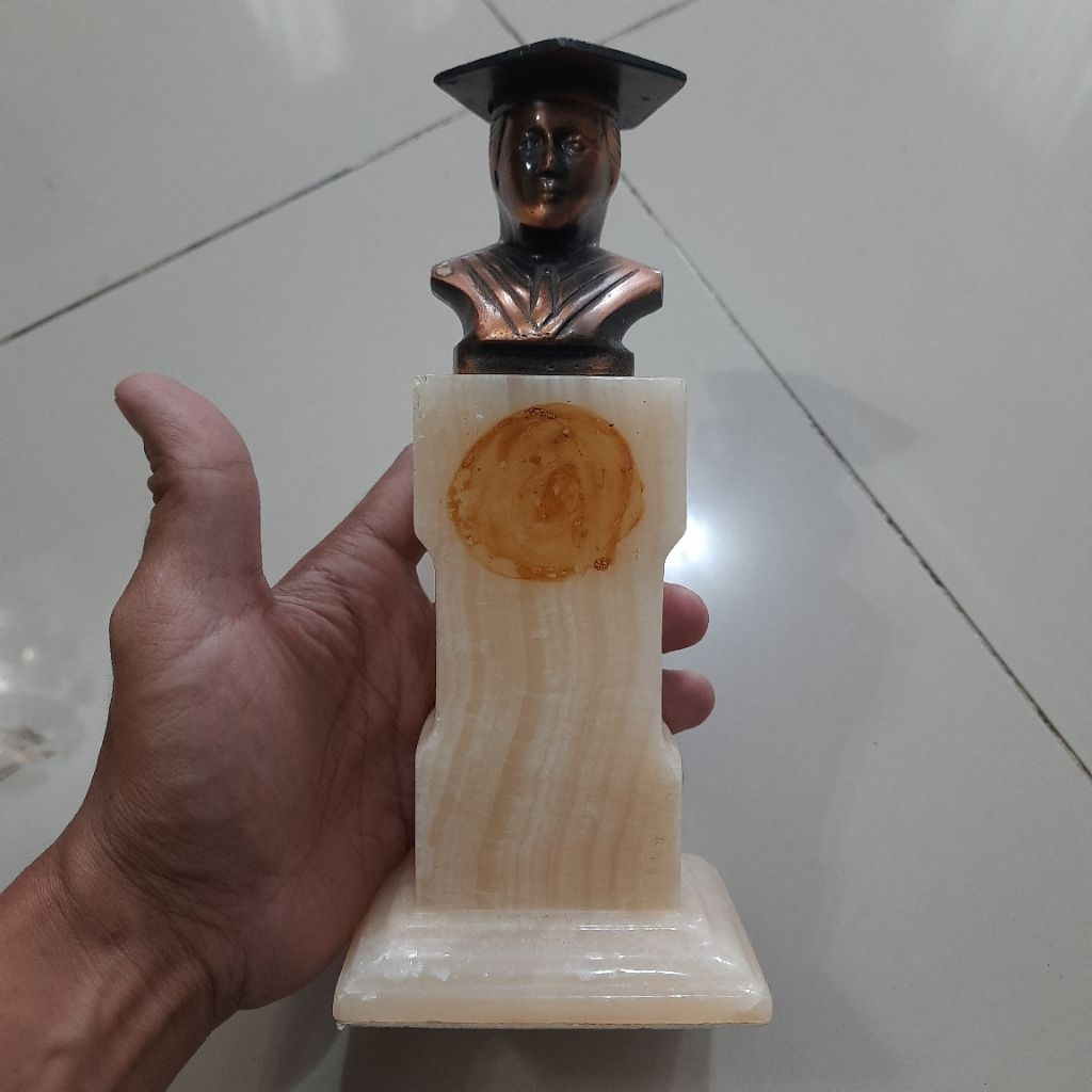 Patung Wisuda Marmer / Patung Wisuda Metal