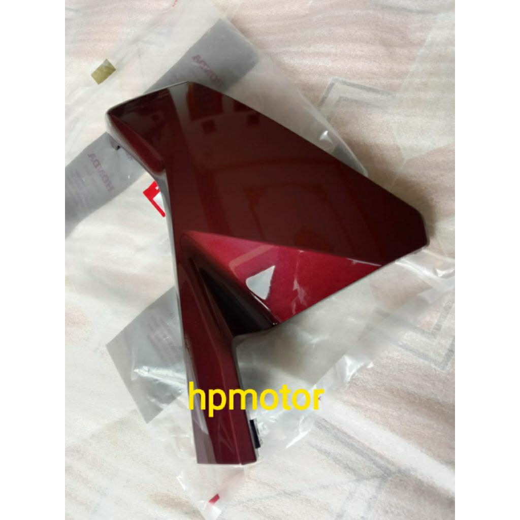 COVER BODY DEPAN KIRI PCX160 MERAH MARON SAMBUNGAN BODY DEPAN KIRI PCX160 ROADSYNC MERAH MARUN 64721