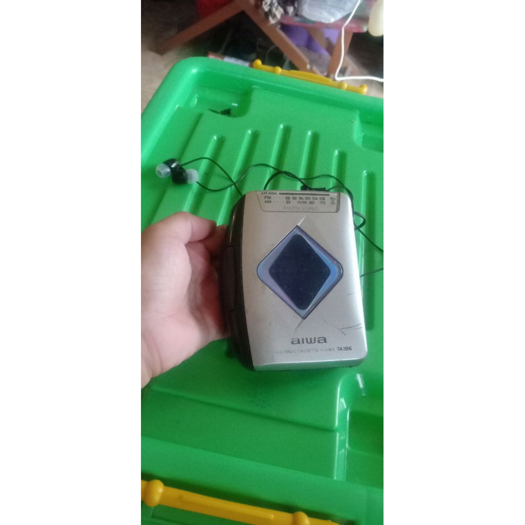 AIWA HS-TA186 STEREO RADIO CASSETTE PLAYER NORMAL