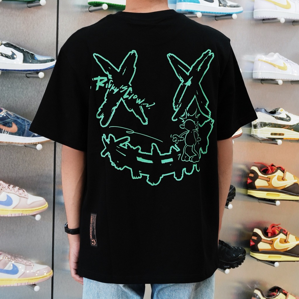 RIC DISCOVERED PINEAPPLE HEAD BLACK TEE