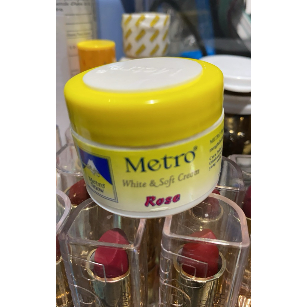 Metro Snow Cream Pelembab Wajah Hazeline METRO SNOW WHITE SOFT CREAM