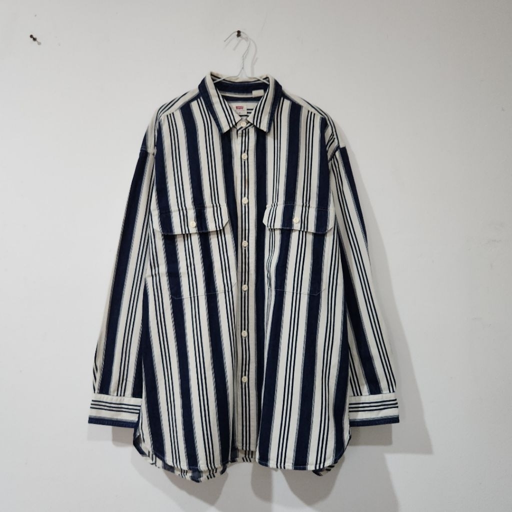 PRELOVED LEVIS KEMEJA LEVIS GARIS-GARIS KEMEJA OVERSIZE