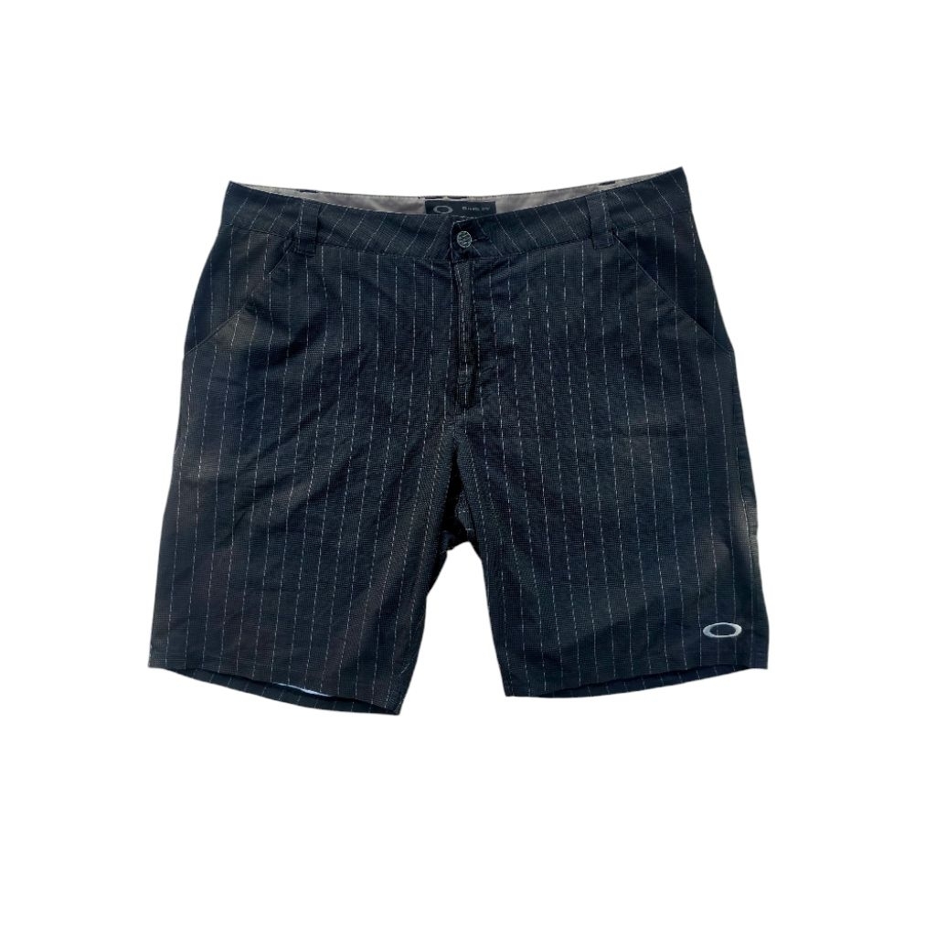 celana pendek Oakley