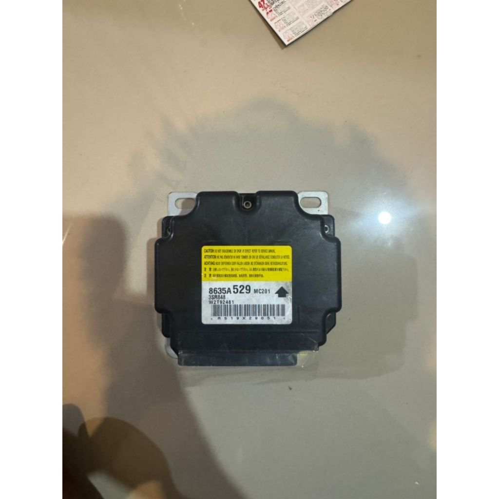 Modul Srs Airbag pajero (8635A529)