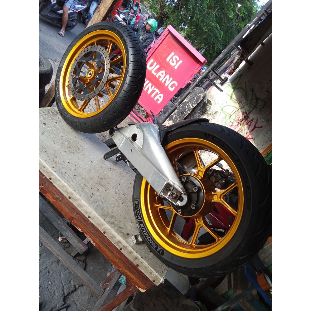 Paket Tapak lebar Ninja 250 FI Aram Aprilia & Velg V Rossi 3.5 & 5.5 inc