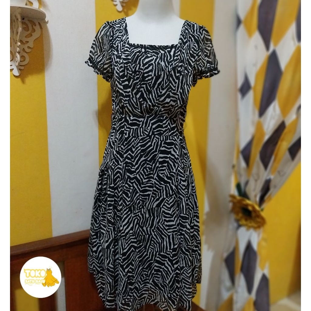 dress sifon hitam putih