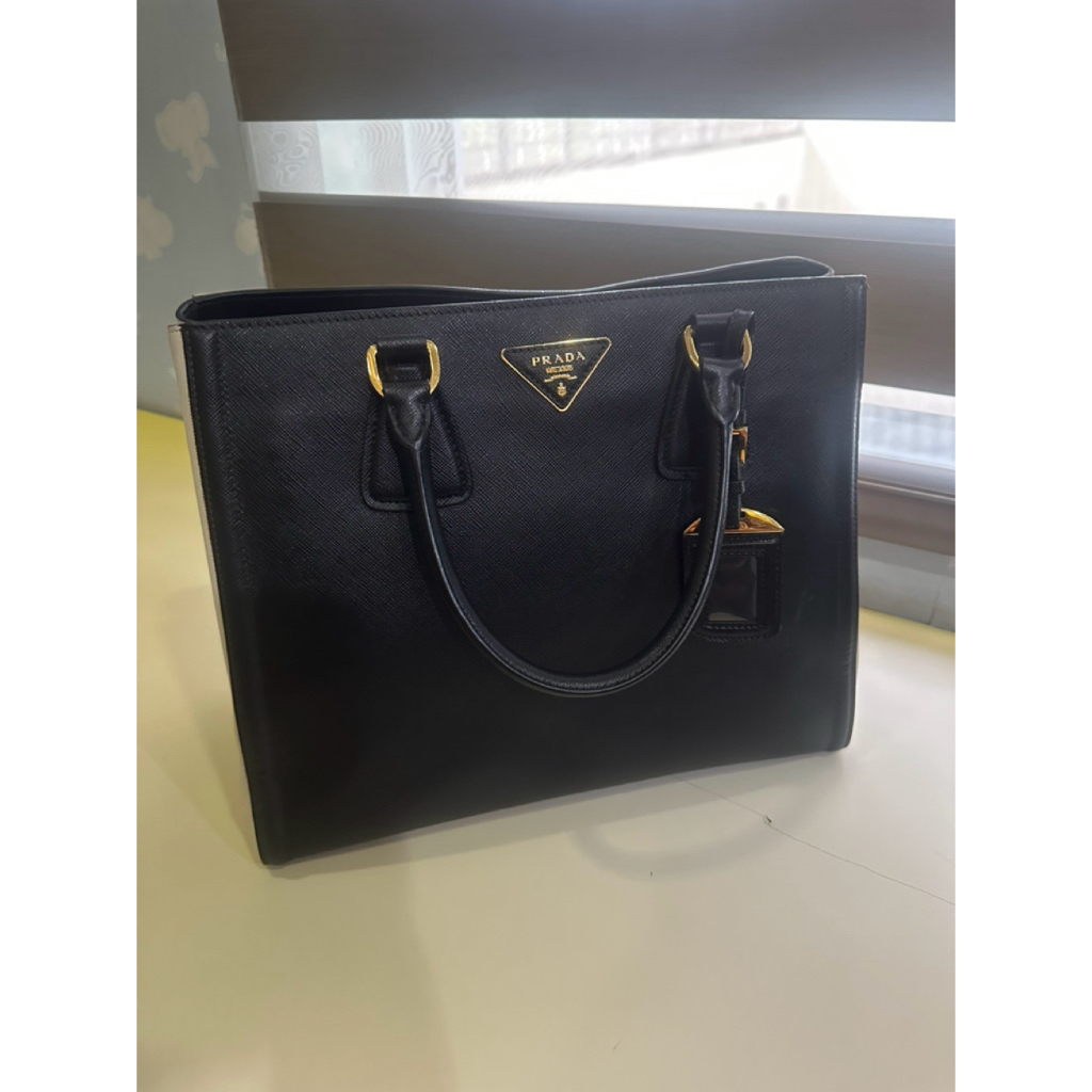 preloved prada saffiano lux large BN2438