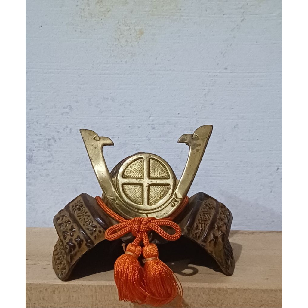 Pajangan Miniatur Kabuto Samurai - Edisi Klan Shimazu (Vintage Japan)