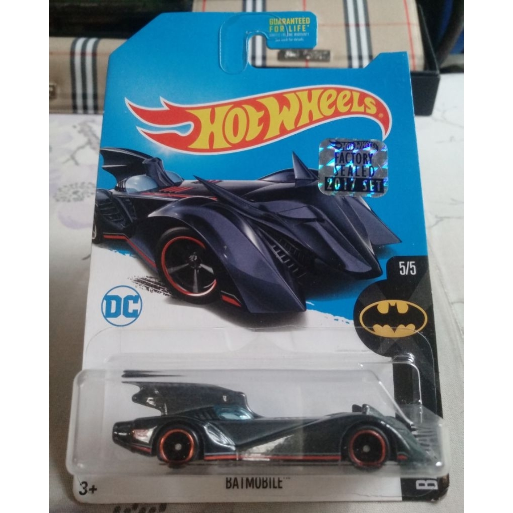 Hot Wheels Factory Sealed 2017 - Batmobile - Super Trasure Hunt STH THS