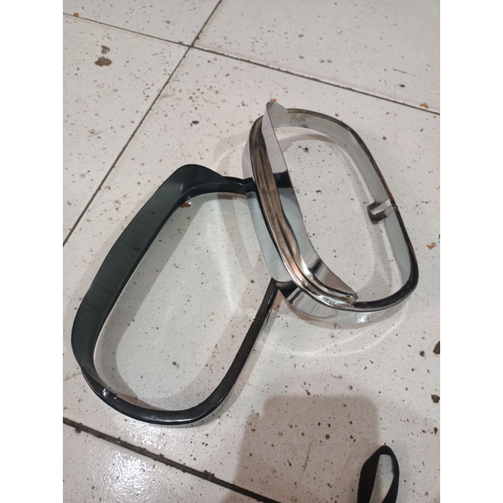ring lampu vespa PX model topi hitam dan chrome