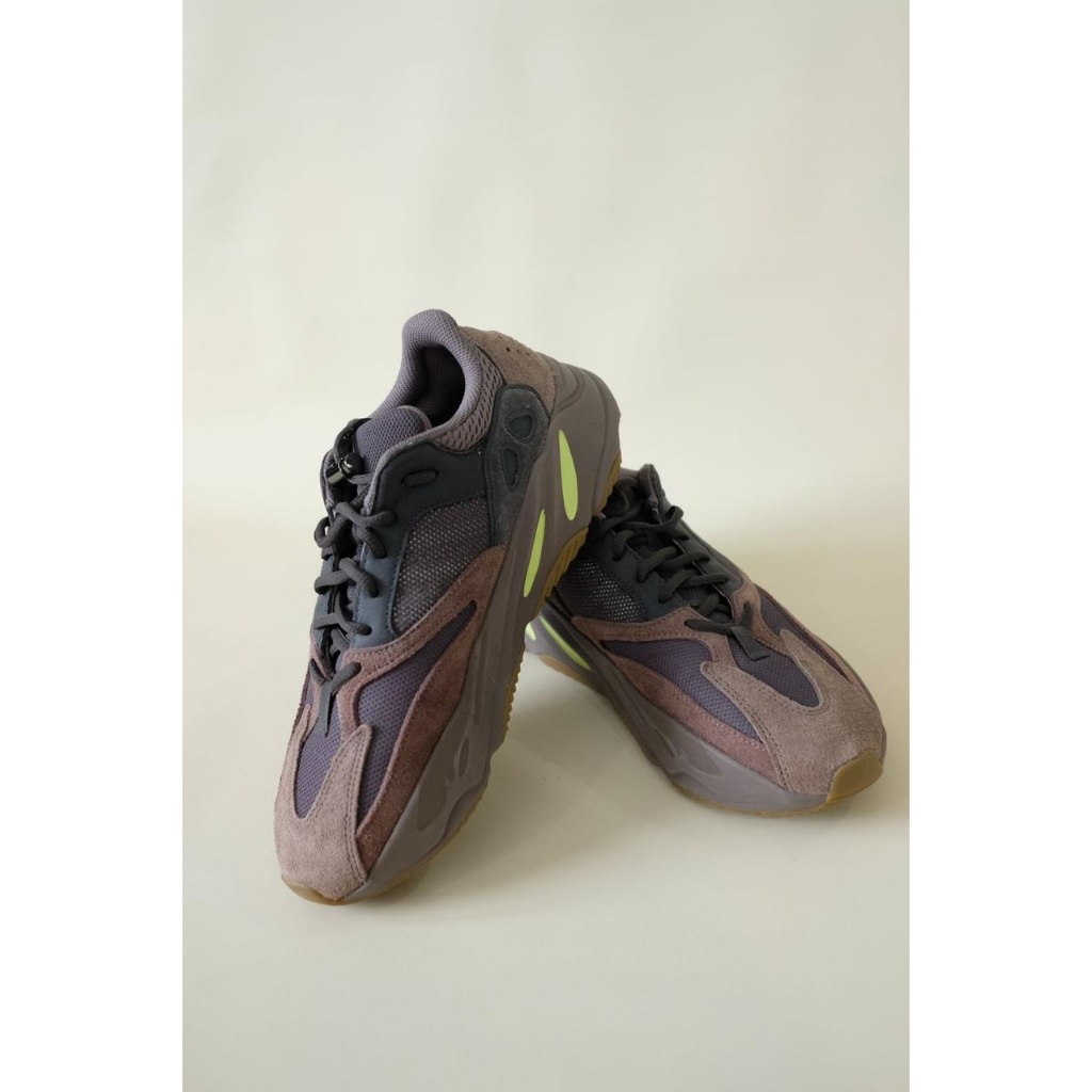 Adidas Yeezy Boost 700