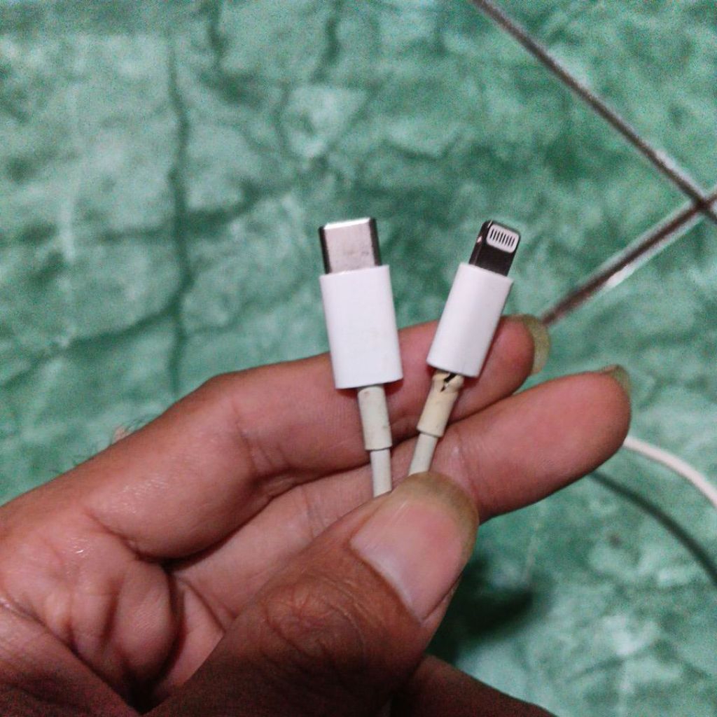 kabel data iPhone original copotan